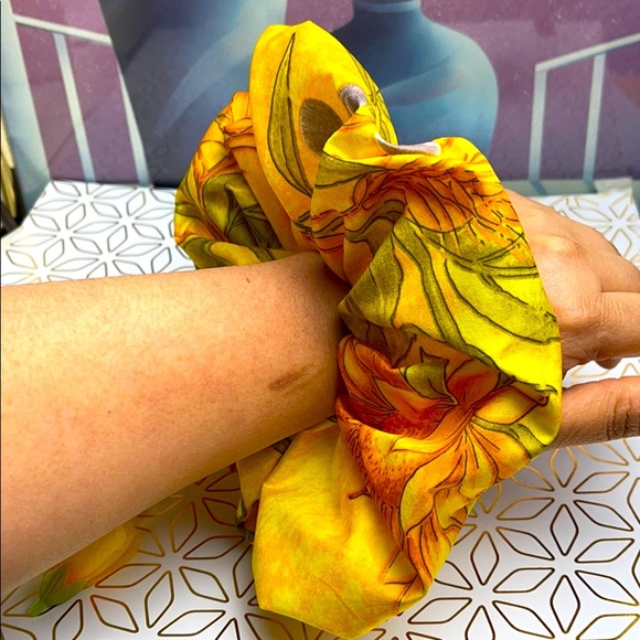 SUPERSIZE Scrunchie big ponytail yellow - Picture 5 of 5